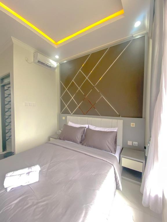 Postel nebo postele na pokoji v ubytování Algara Puncak Hotel