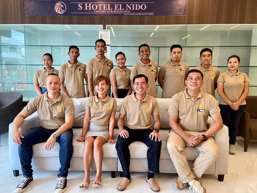 Členové personálu v ubytování S Resort El Nido Managed by H Hospitality Group