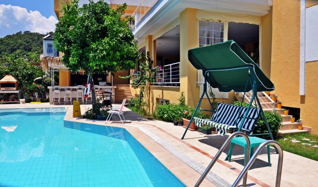 Bazén v ubytování Tuncer Garden Hotel nebo v jeho okolí