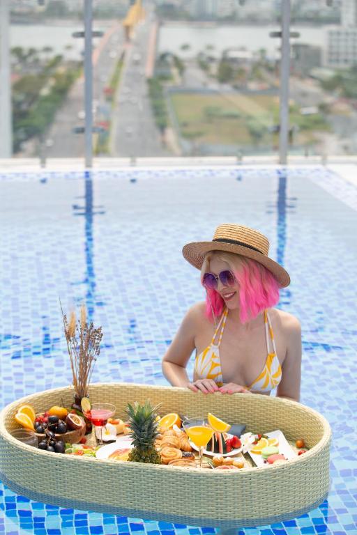 Bazén v ubytování Calix Hotel Da Nang Beach nebo v jeho okolí