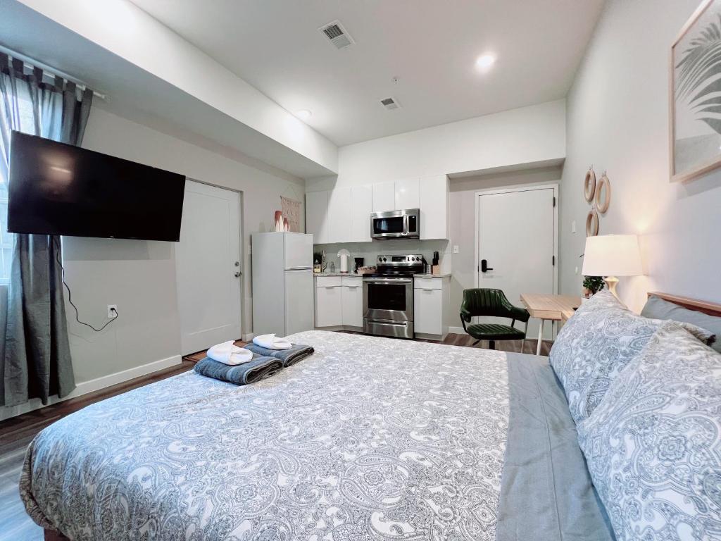 Stay at Luna on Ridge Ave - Apartment With Garden View