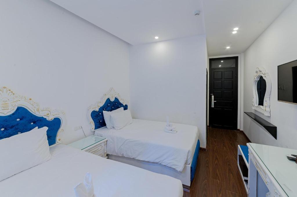 Giường trong phòng chung tại Nostalgia Hotel and Spa