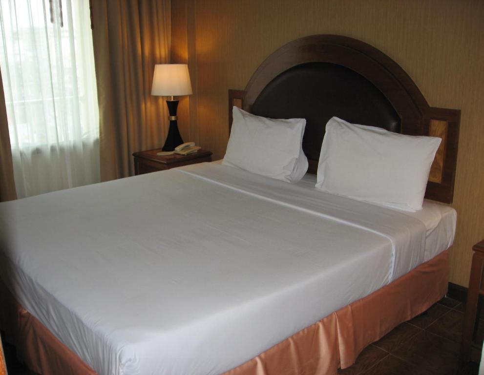 Postel nebo postele na pokoji v ubytování PS Hotel Phuket Patong - SHA Plus