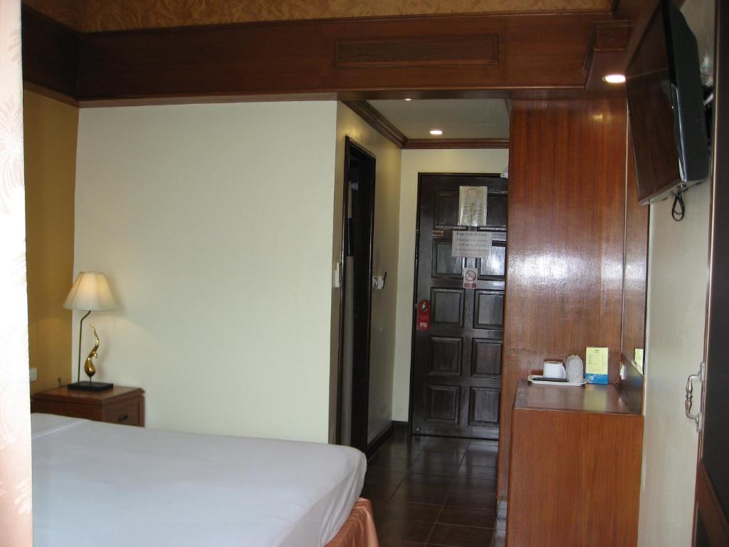 TV a/nebo společenská místnost v ubytování PS Hotel Phuket Patong - SHA Plus