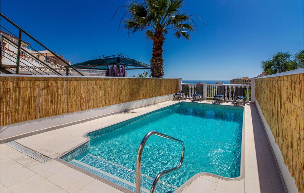Bazén v ubytovaní Amazing Home In Torrevieja With Kitchen alebo v jeho blízkosti