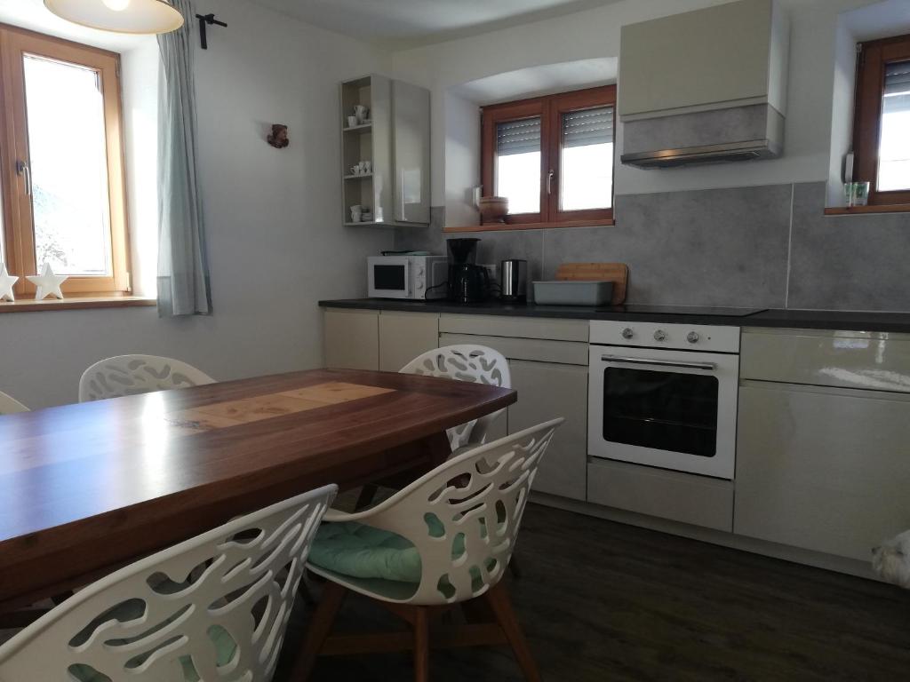 Kuchyň nebo kuchyňský kout v ubytování Erlhofer Apartments