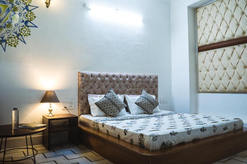 Una cama o camas en una habitación de Le Fort Homestay