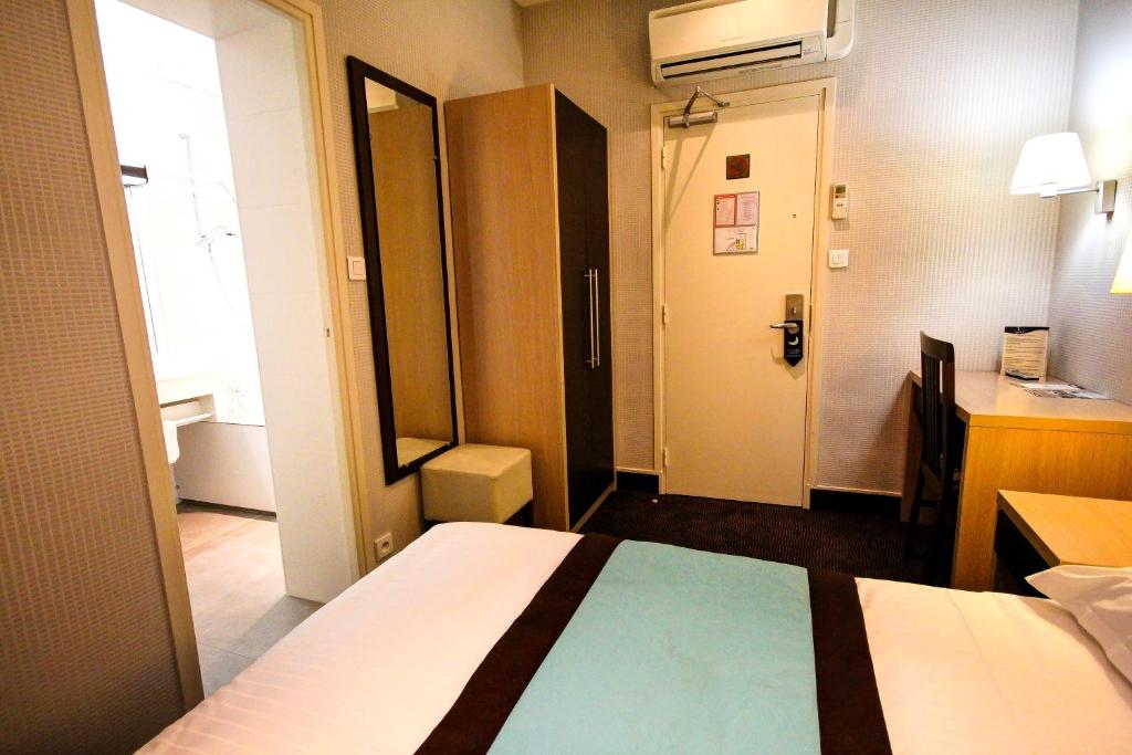 Hôtel Des Trois Gares - Resim 22