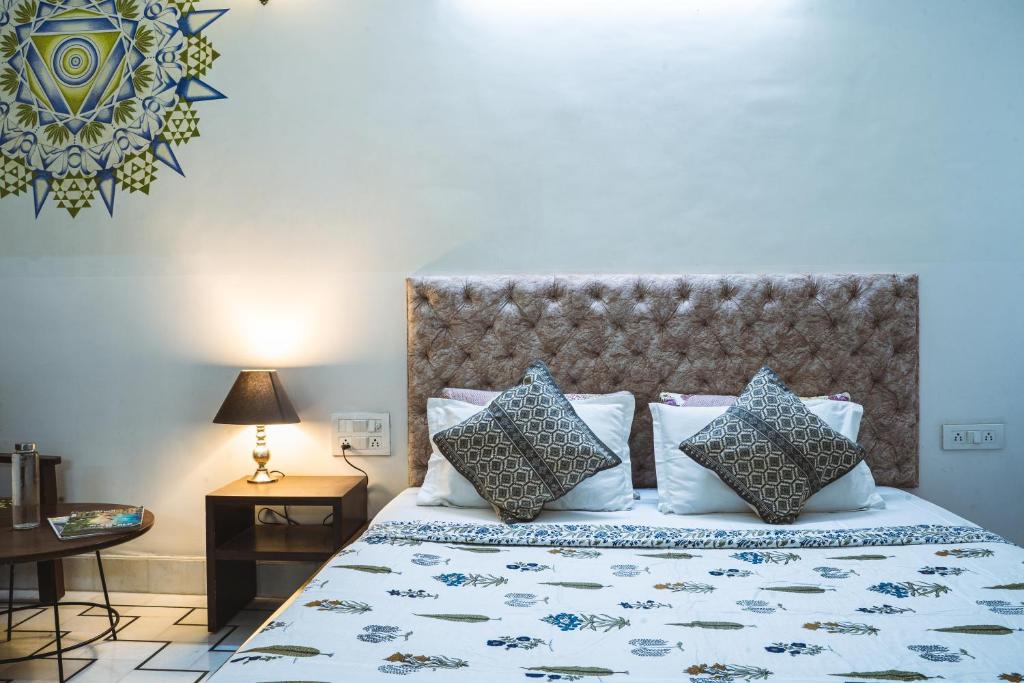 Una cama o camas en una habitación de Le Fort Homestay