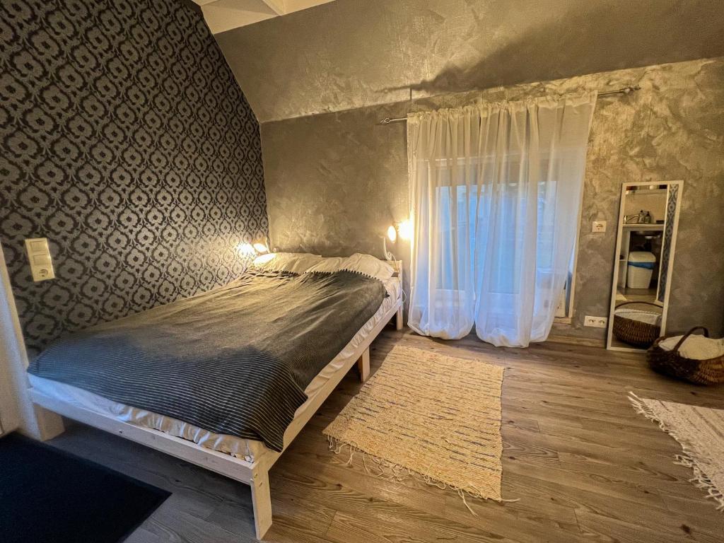 Tempat tidur dalam kamar di Guesthouse in Kärdla