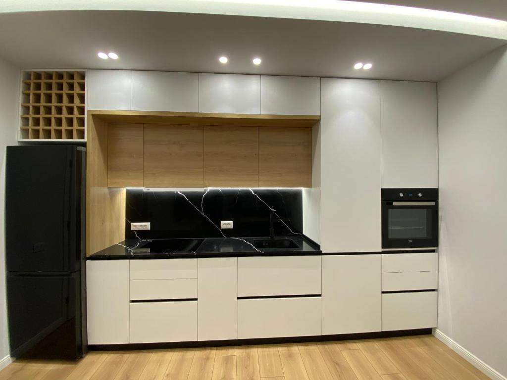 8th Floor Luxury Apartament Tirana - Imazhi 8