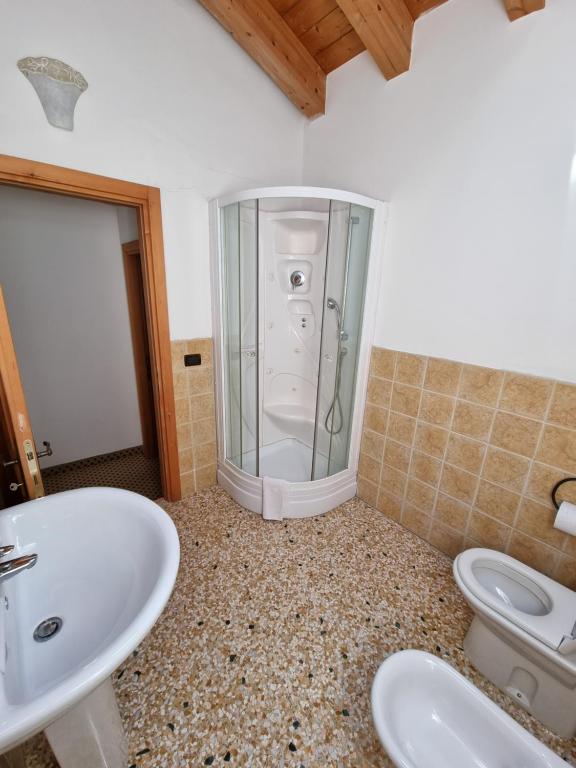Koupelna v ubytování Trattoria Albergo all'Alpino