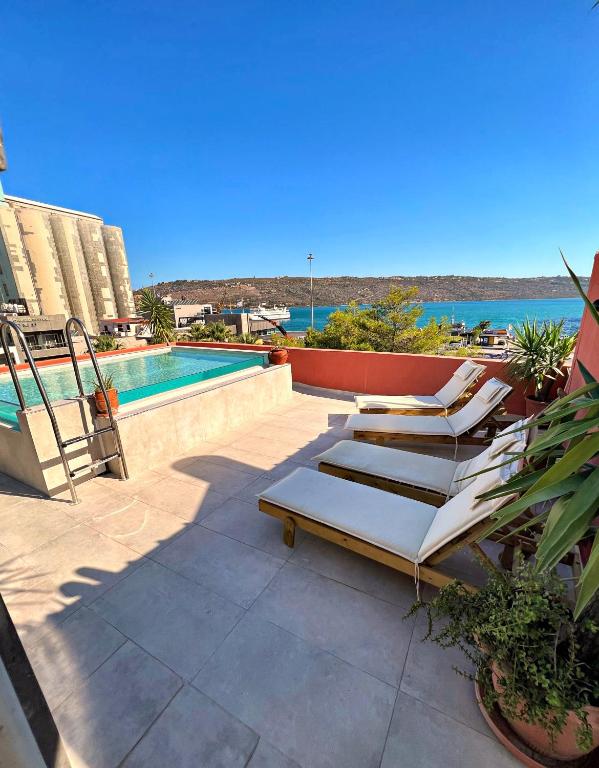 The swimming pool at or close to Nidus Villa