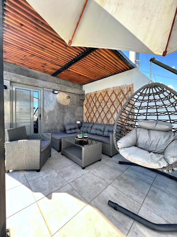 A seating area at Nidus Villa