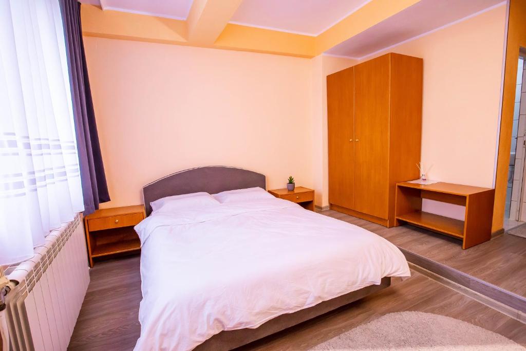Postel nebo postele na pokoji v ubytování Komitite Complex