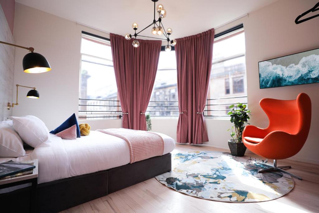 
King Size Bed - Shared Facilities
