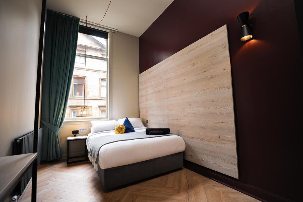 
Private Bijou Bed - Shared Facilities 
