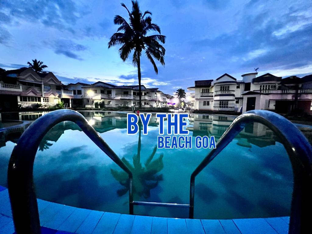 Villa By The Beach Goa tesisinde veya buraya yakın yüzme havuzu