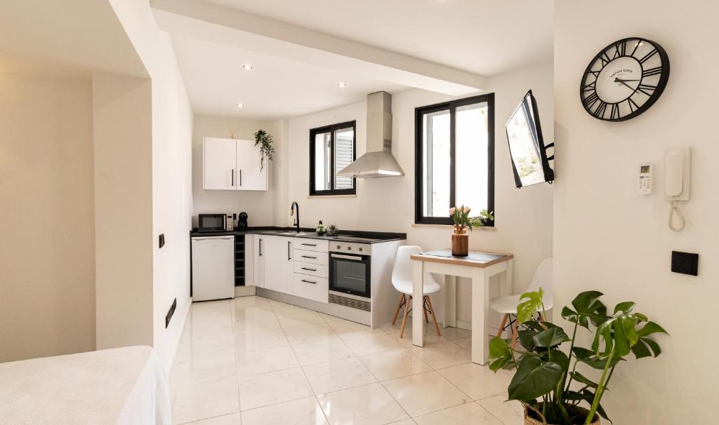 Mi casa es Su casa - One-Bedroom Apartment