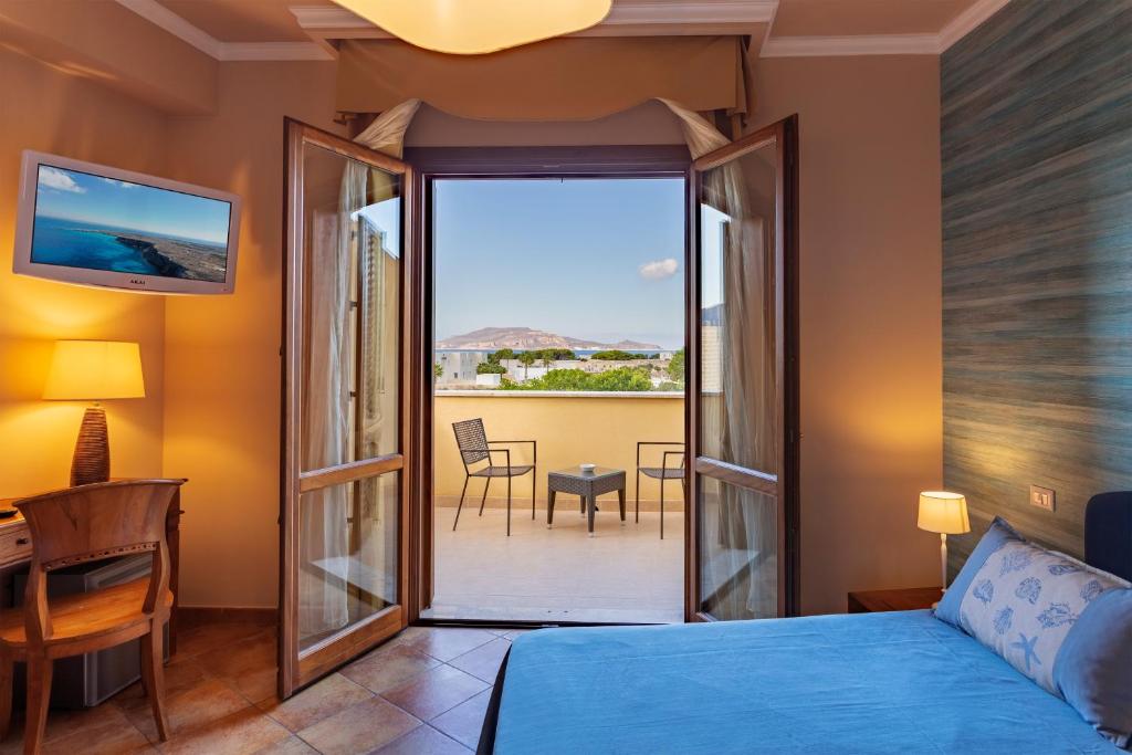 Postel nebo postele na pokoji v ubytování FAVIGNANA HOTEL Concept Holiday