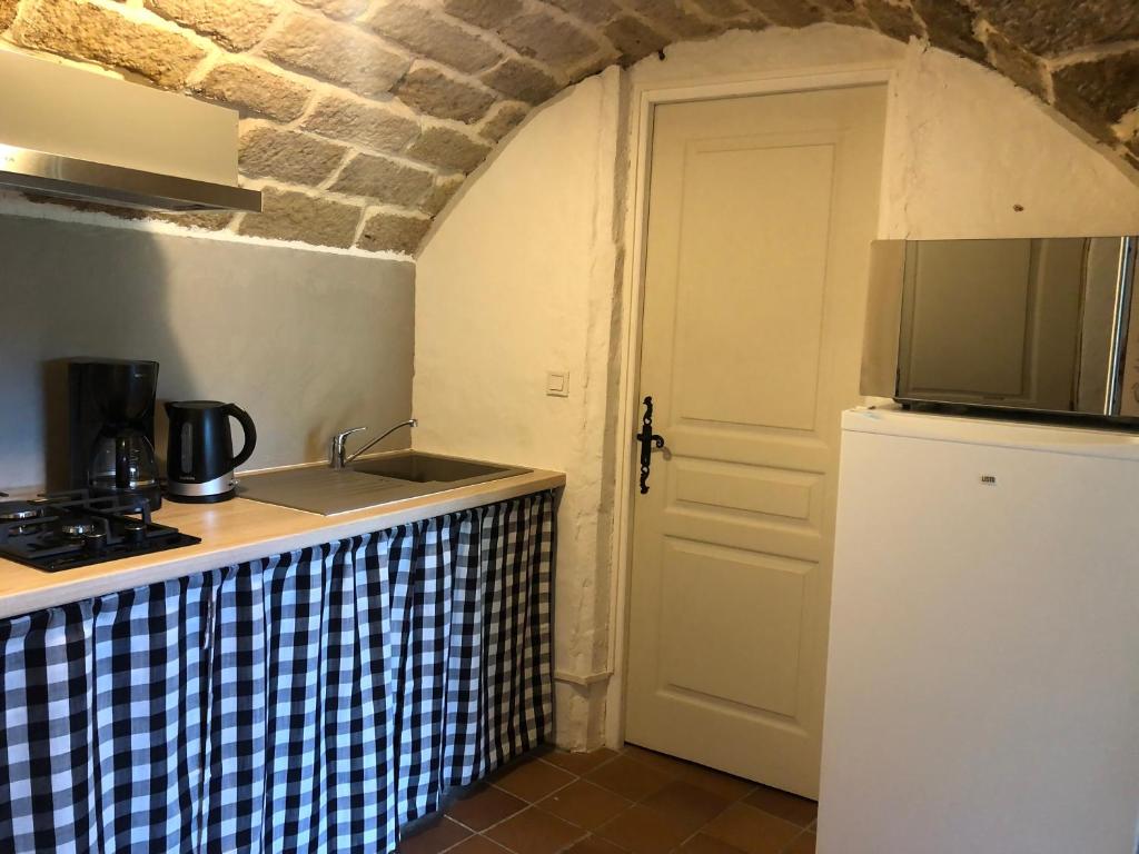 Kuchyň nebo kuchyňský kout v ubytování Le Relais des Bouziges