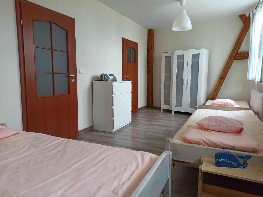 Posteľ alebo postele v izbe v ubytovaní Dom Gościnny Przy Jeziorze