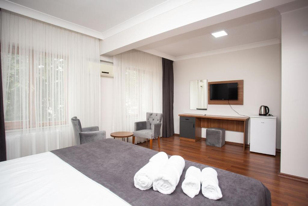 Letto o letti in una camera di Türkler Suite Hotel