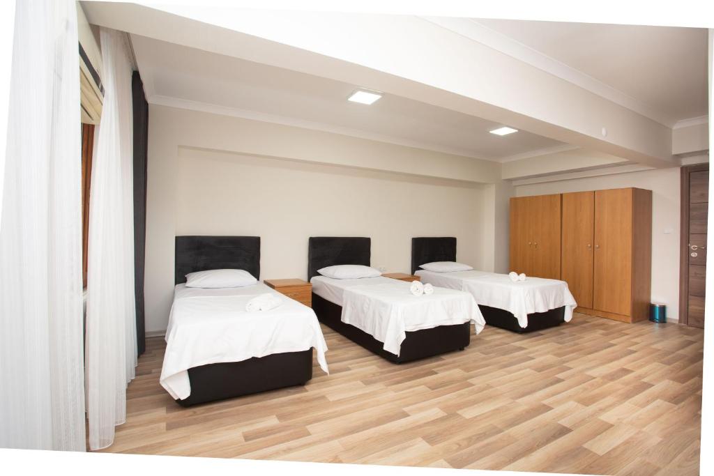Letto o letti in una camera di Türkler Suite Hotel