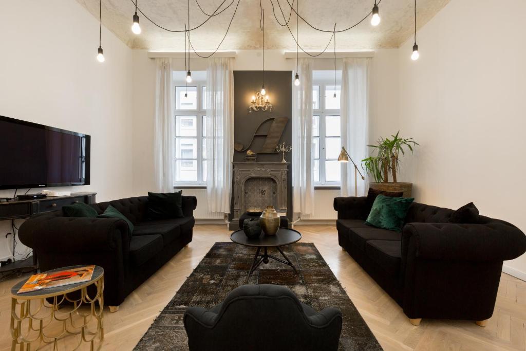 Posedenie v ubytovaní Bohemian Dream Home In The Absolute Center w 2BR/2BT