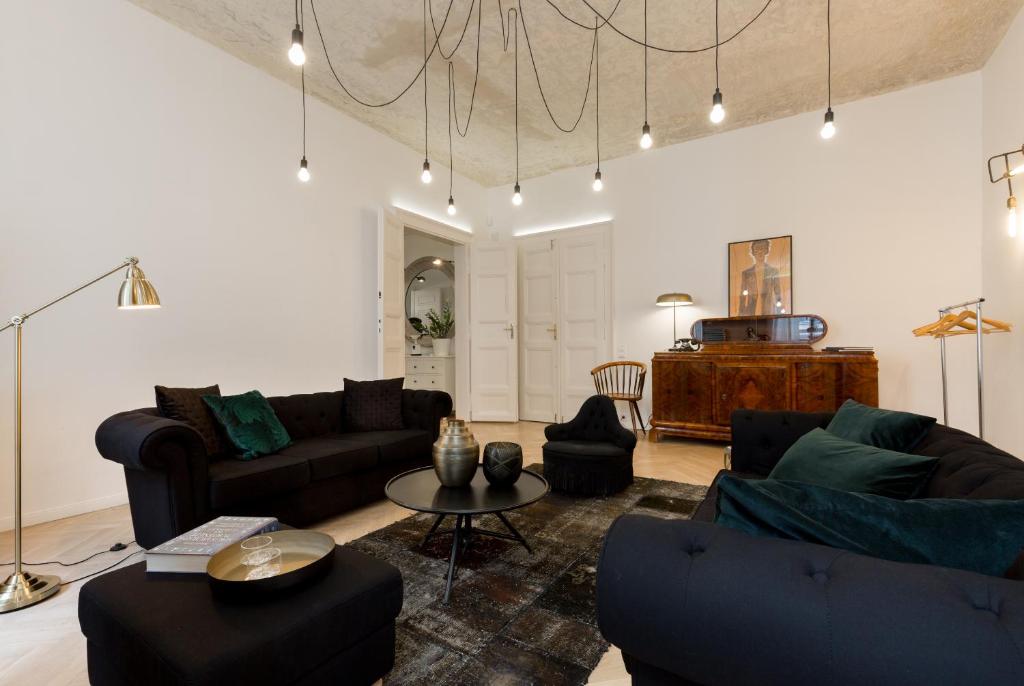 Posedenie v ubytovaní Bohemian Dream Home In The Absolute Center w 2BR/2BT