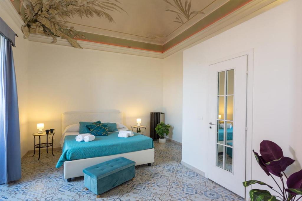 Łóżko lub łóżka w pokoju w obiekcie Palazzo Bruca Catania