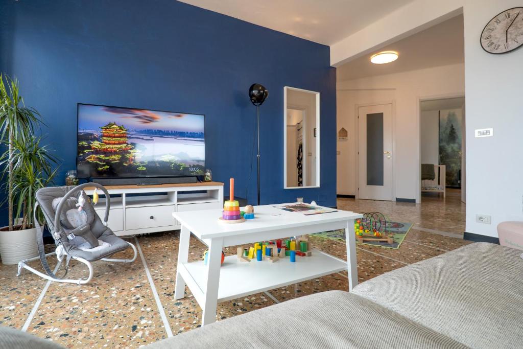 Televízia a/alebo spoločenská miestnosť v ubytovaní Babyaccomodation Family Heaven