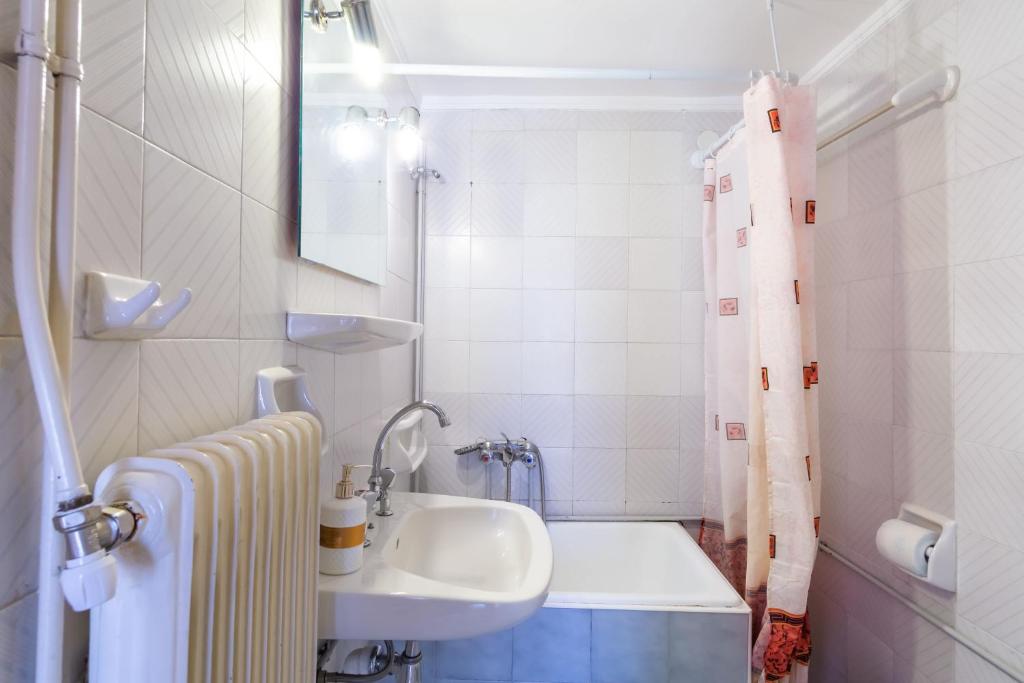 Kúpeľňa v ubytovaní Mema's Tranquil Apartment in Patra