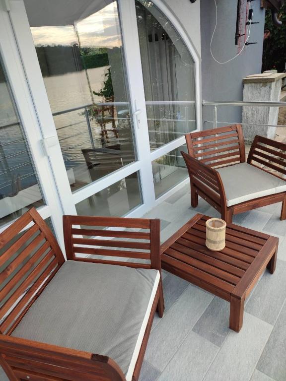 Balkon ili terasa u objektu Obala Srebrno Jezero