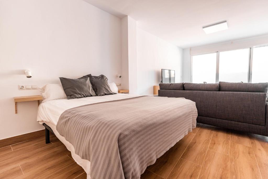 Posteľ alebo postele v izbe v ubytovaní FUN BUILDING STUDIOS by HOMEABOUT
