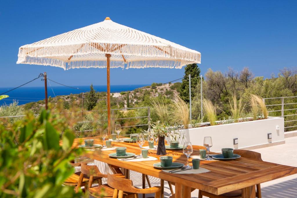 Um restaurante ou outro lugar para comer em HYADES VILLAS LEFKADA