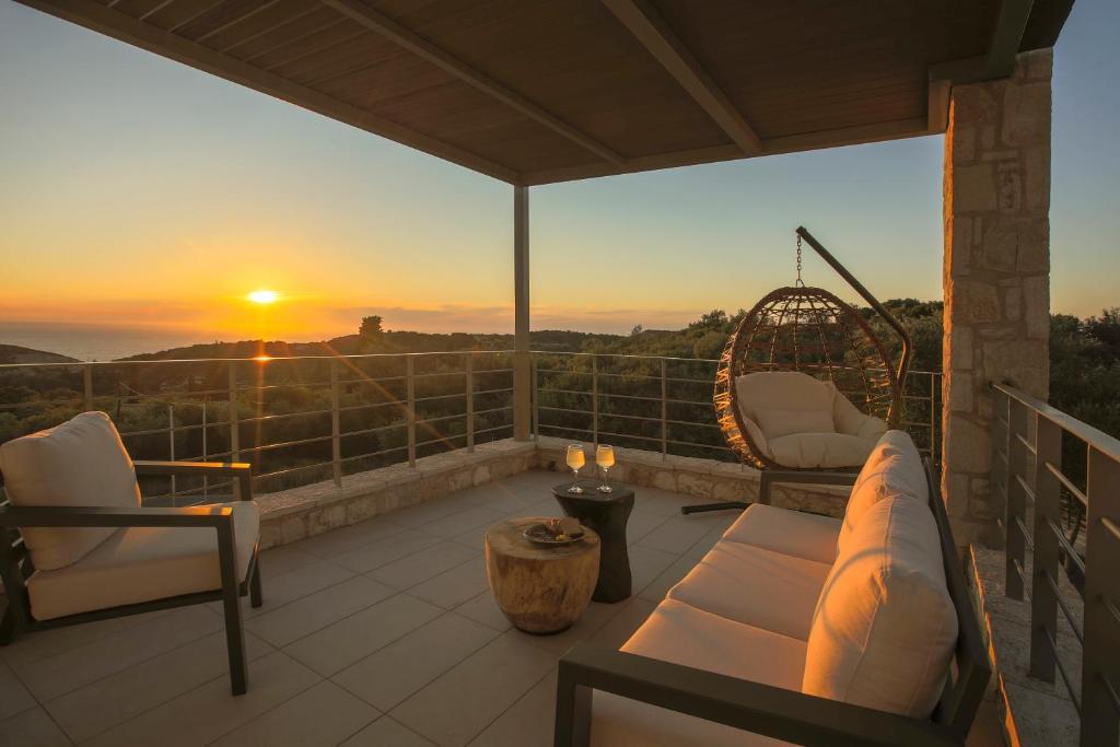 Balkon lub taras w obiekcie HYADES VILLAS LEFKADA
