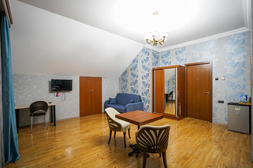 TV a/nebo společenská místnost v ubytování Natali Hotel