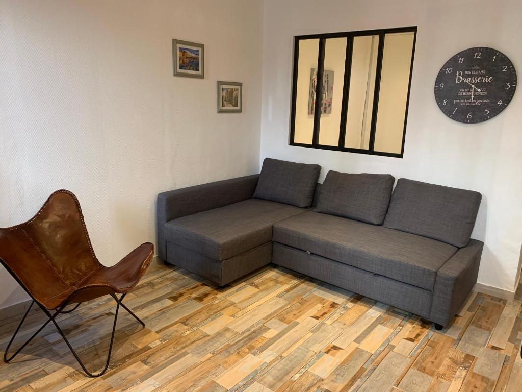 a living room with a couch and a chair at Bandol Paradise Port Climatisé in Bandol