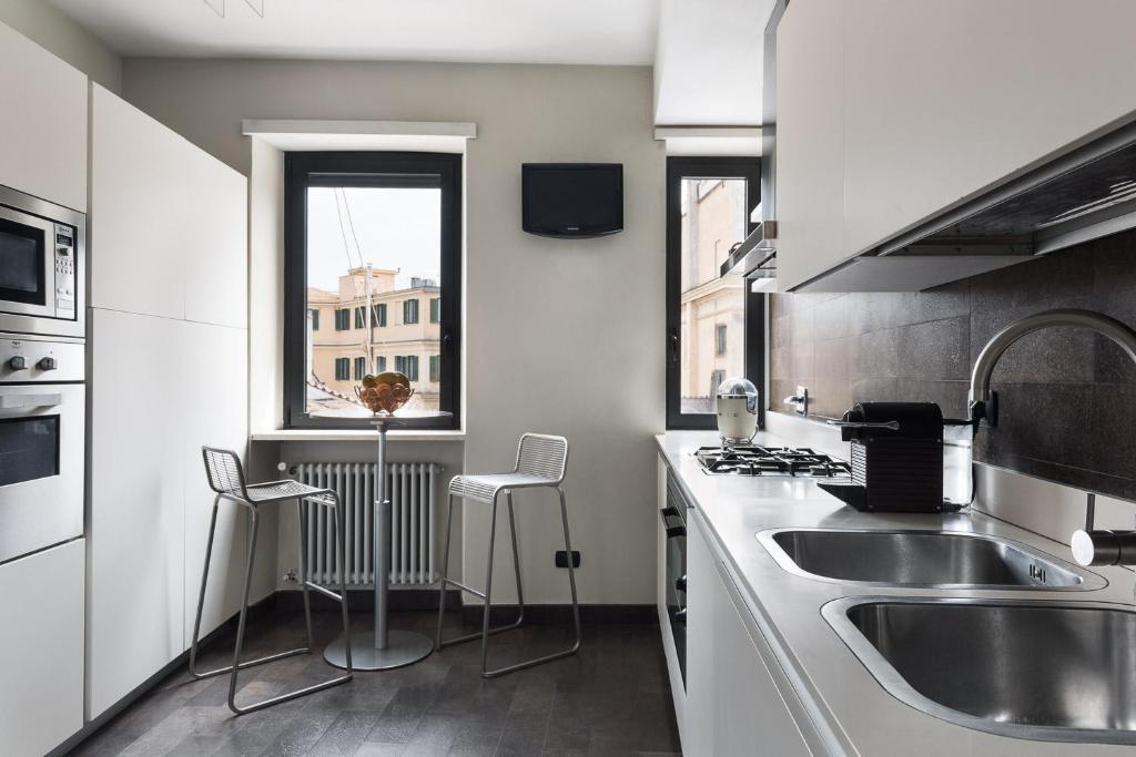 Kuchnia lub aneks kuchenny w obiekcie Idyllia - Penthouse in Navona Area