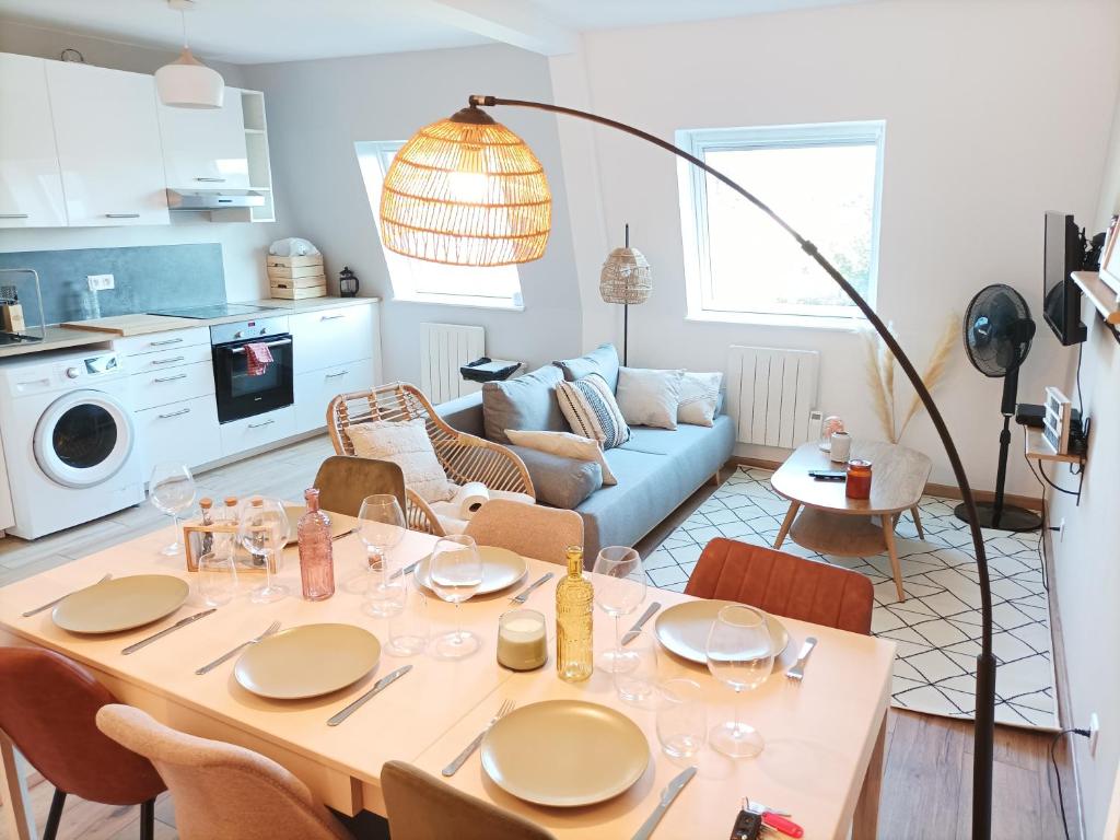 L'Acrobate - Housity