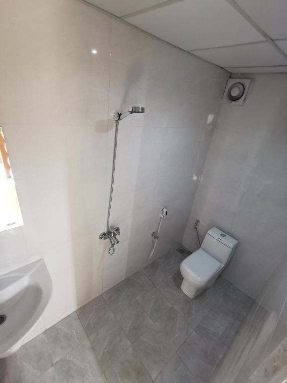 Koupelna v ubytování Wadi ashab chalets شاليهات وادي الشاب