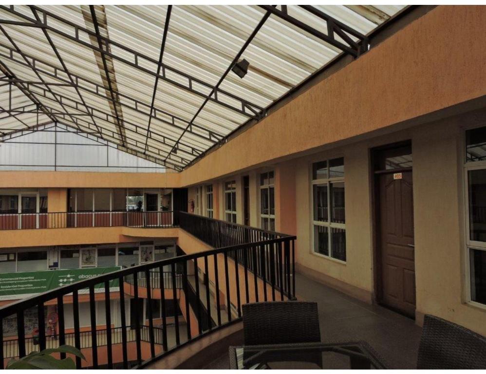 Bazén v ubytování Sky Hotel Nairobi nebo v jeho okolí