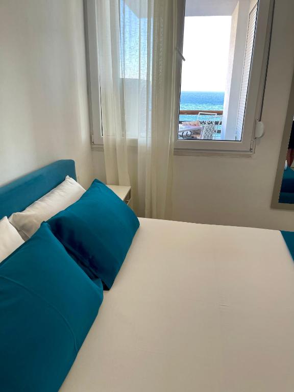Sunny Bay Apartments - Image 9