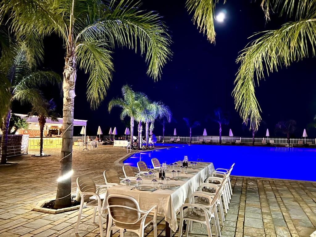 Bazén v ubytování Elysium Hotel nebo v jeho okolí