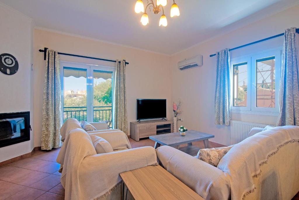 TV a/nebo společenská místnost v ubytování Corfu Summer Maisonette