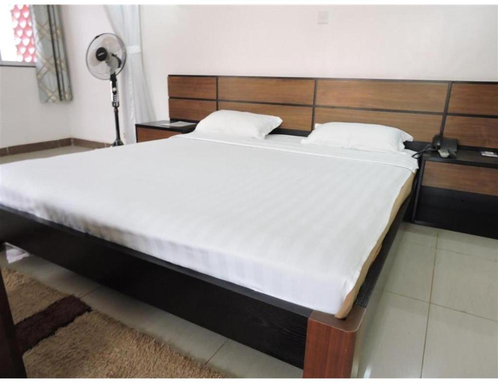 Postel nebo postele na pokoji v ubytování Sky Hotel Nairobi
