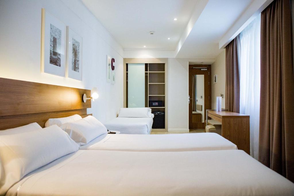 Postel nebo postele na pokoji v ubytování Hotel Gelmírez