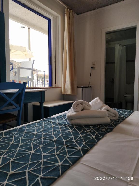 Postel nebo postele na pokoji v ubytování Knossos Hotel