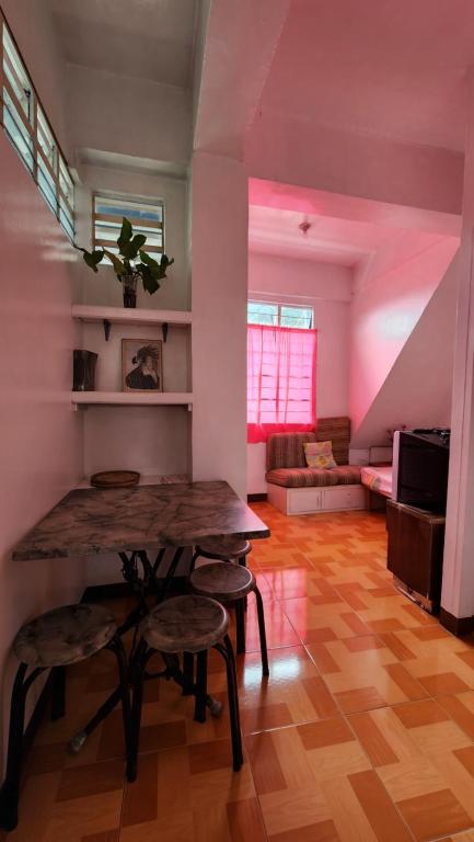 Posezení v ubytování Havilah House Baguio City